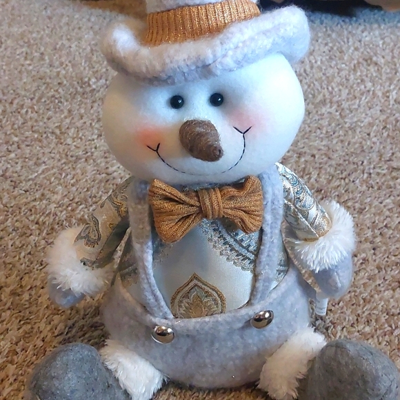 Stuffed Snowman ⛄️- NWT - Picture 2 of 4